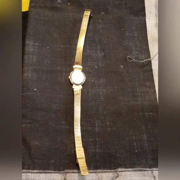 Elgin Quartz Women's Watch EK674-007 - Picture 4 of 6